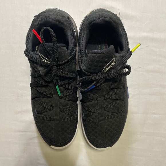 Nike LeBron XVII Low Multi-color CD5007 002 Men's Size 6.5, Women’s 8.5. - Picture 7 of 10